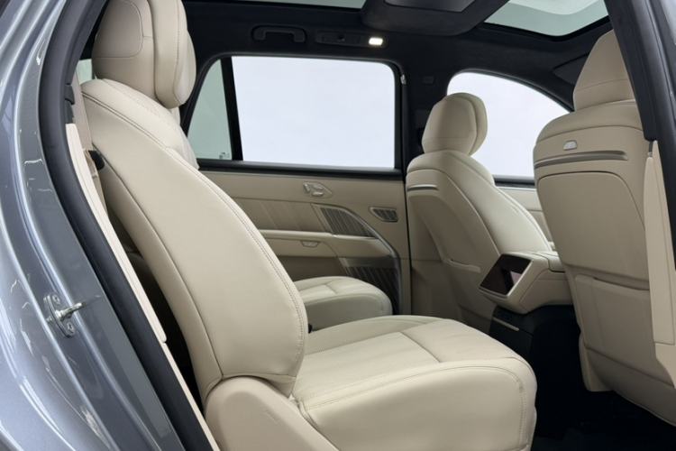 Used ONVO Luxeed L90 2025 Model—Ultra Six-Seater Version Right Front Seat