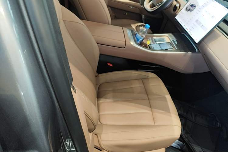 Used ONVO Luxeed L90 2025 Model—Pro Seven-Seater Version Right Front Seat