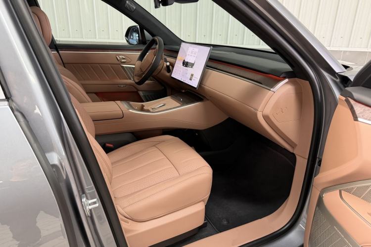 Used ONVO Luxeed L90 2025 Model—Ultra Six-Seater Version Right Front Seat