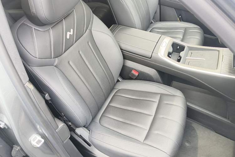 Used ONVO Luxeed L90 2025 Model—Max Six-Seater Version Right Front Seat