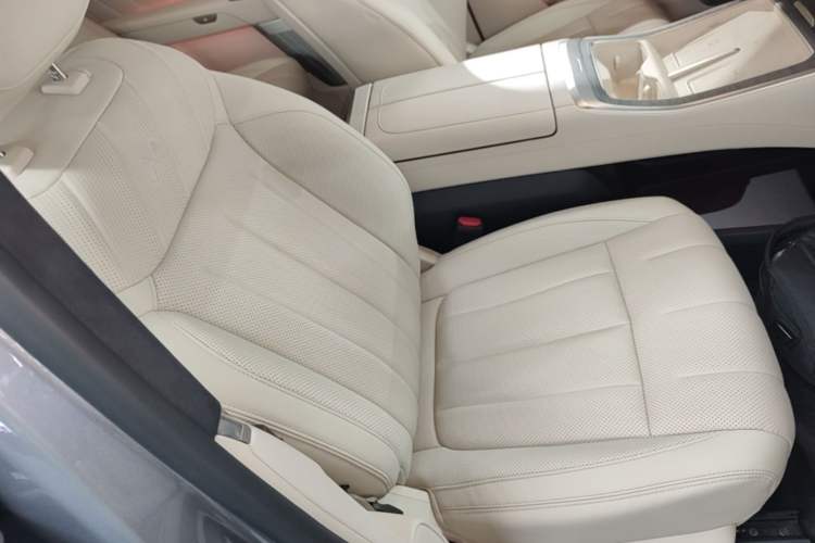 Used ONVO Luxeed L90 2025 Model—Ultra Six-Seater Version Right Front Seat