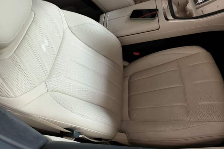 Used ONVO Luxeed L90 2025 Model—Ultra Six-Seater Version Right Front Seat