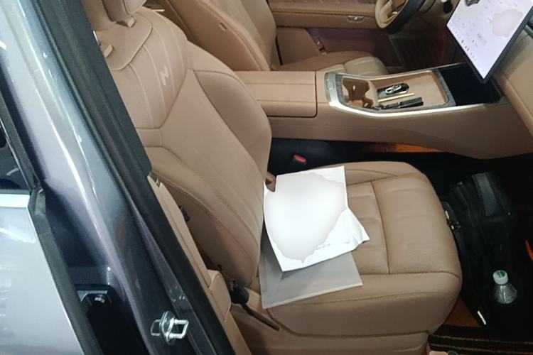 Used ONVO Luxeed L90 2025 Model—Ultra Six-Seater Version Right Front Seat