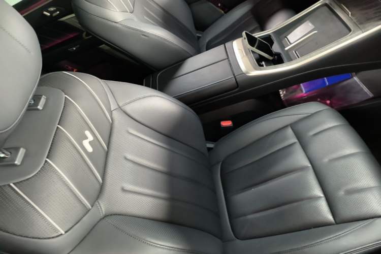 Used ONVO Luxeed L90 2025 Model—Max Six-Seater Version Right Front Seat