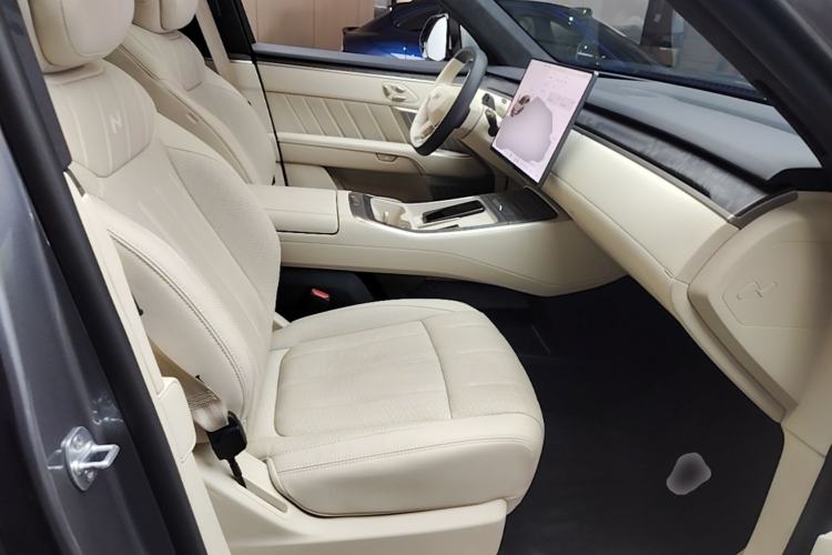 Used ONVO Luxeed L90 2025 Model—Ultra Six-Seater Version Right Front Seat
