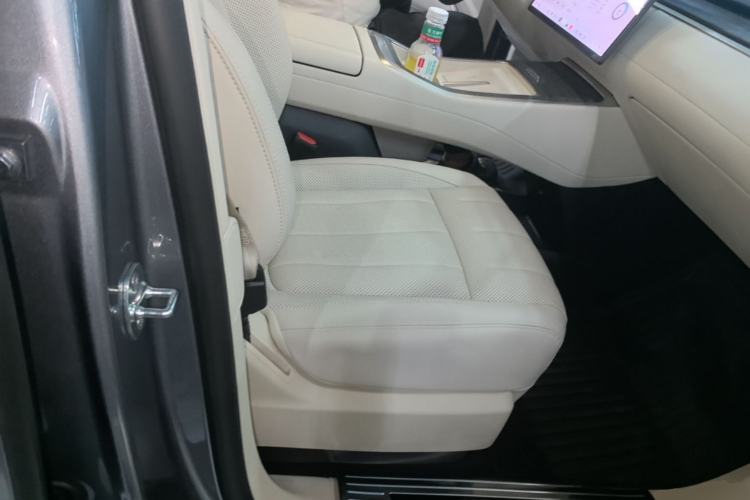 Used ONVO Luxeed L90 2025 Model—Max Six-Seater Version Right Front Seat