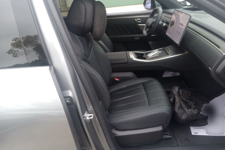Used ONVO Luxeed L90 2025 Model—Ultra Six-Seater Version Right Front Seat