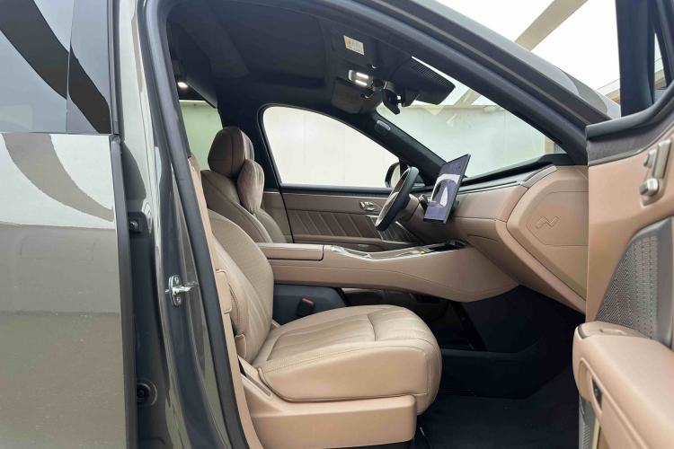 Used ONVO Luxeed L90 2025 Model—Max Six-Seater Version Right Front Seat