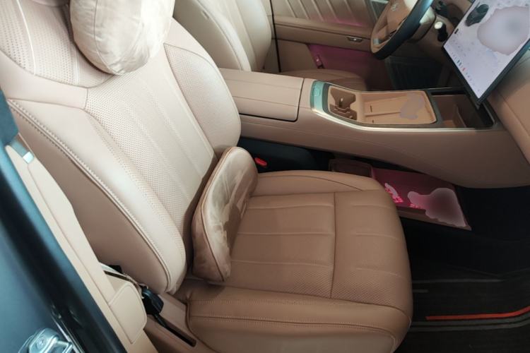 Used ONVO Luxeed L90 2025 Model—Ultra Six-Seater Version Right Front Seat