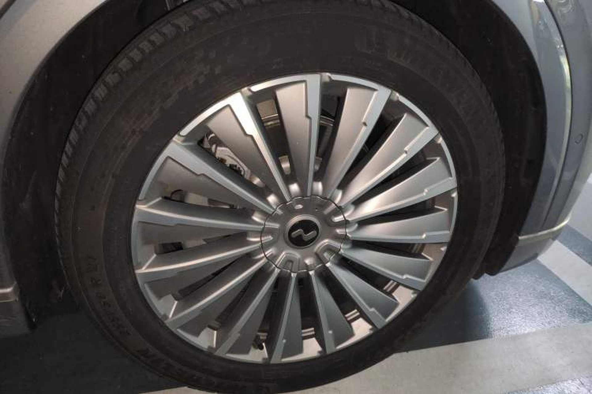 Used ONVO Luxeed L90 2025 Model—Max Six-Seater Version Right Front Wheel Hub