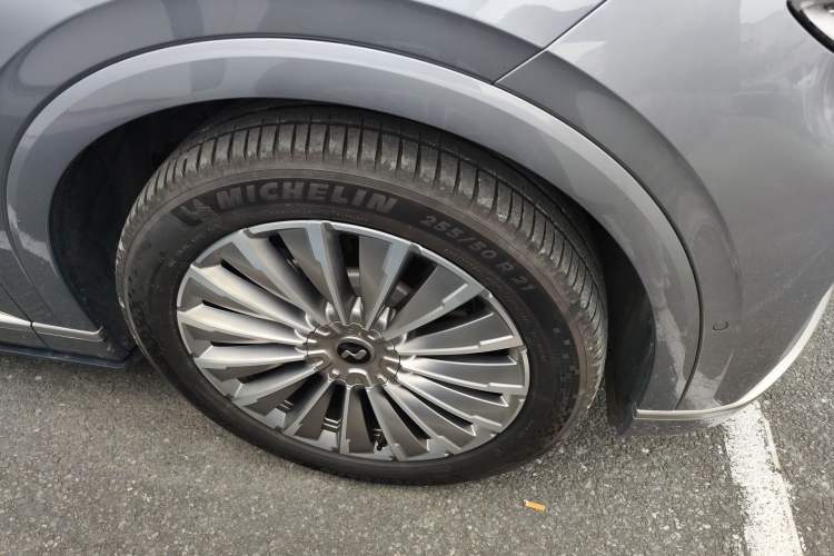 Used ONVO Luxeed L90 2025 Model—Max Six-Seater Version Right Front Wheel Hub