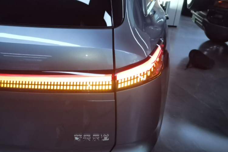 Used ONVO Luxeed L90 2025 Model—Ultra Six-Seater Version Right Rear Taillight