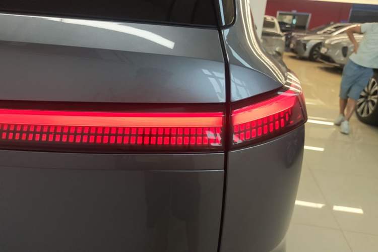 Used ONVO Luxeed L90 2025 Model—Max Six-Seater Version Right Rear Taillight