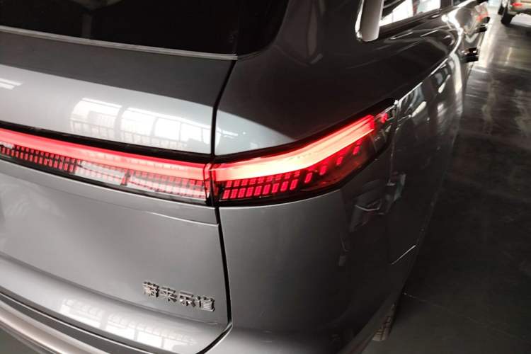 Used ONVO Luxeed L90 2025 Model—Max Six-Seater Version Right Rear Taillight