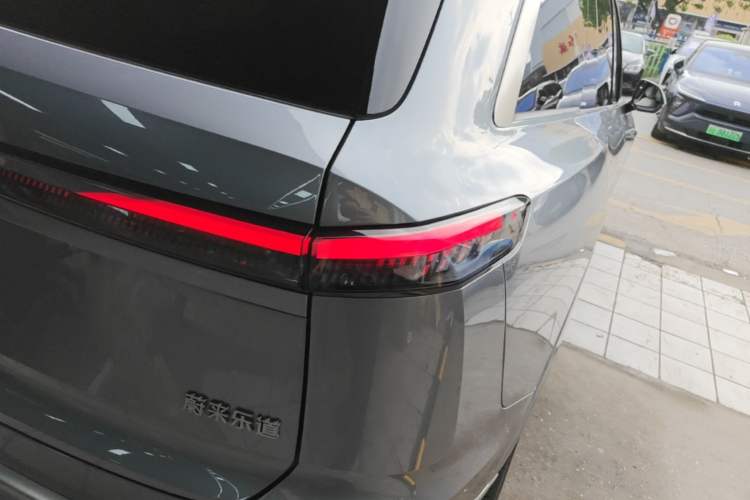 Used ONVO Luxeed L90 2025 Model—Max Six-Seater Version Right Rear Taillight