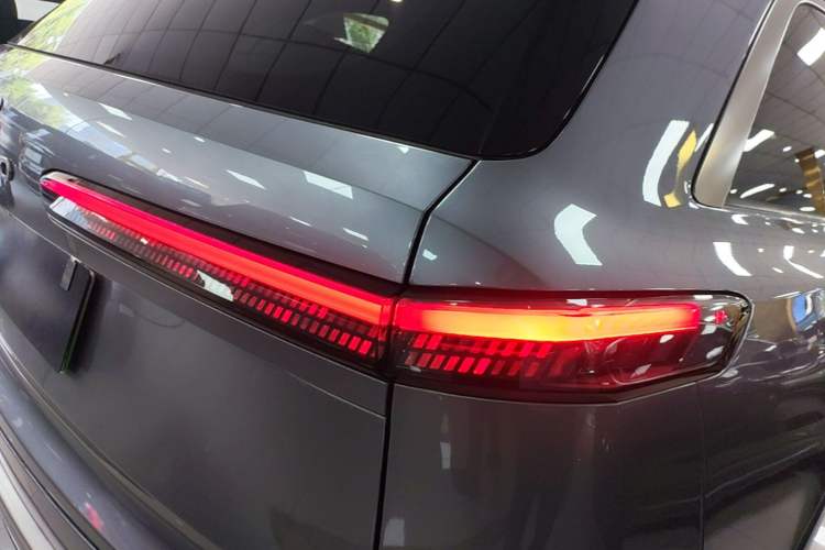 Used ONVO Luxeed L90 2025 Model Ultra Six-Seater 60-degree Battery Edition Right Rear Taillight