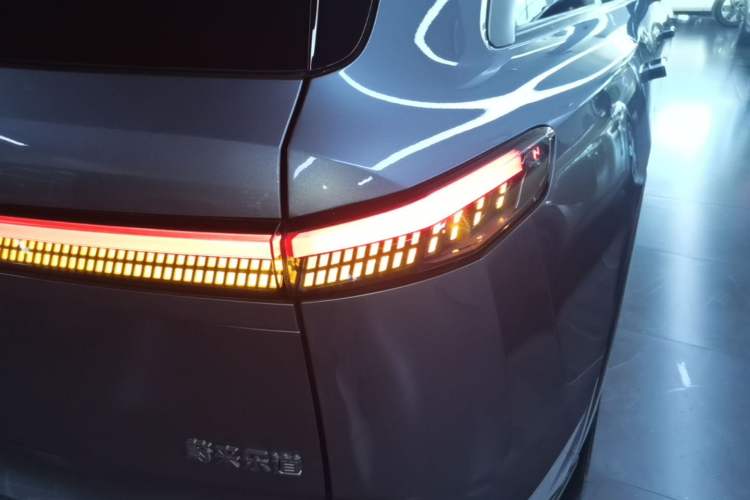 Used ONVO Luxeed L90 2025 Model Max Six-Seater 60-degree Battery Edition Right Rear Taillight