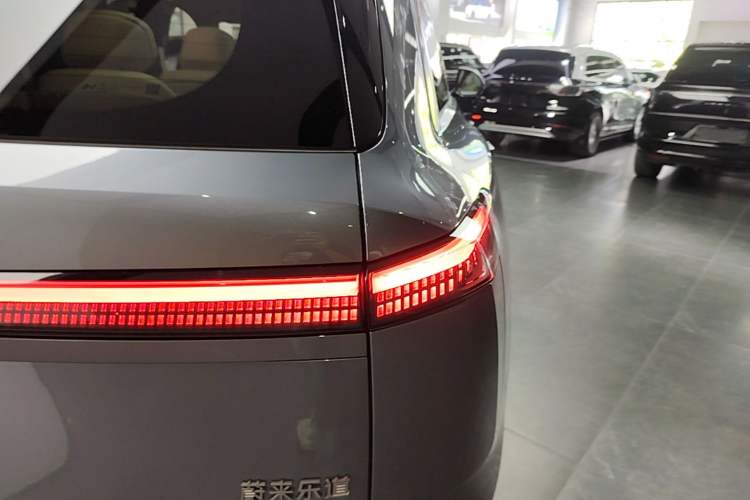 Used ONVO Luxeed L90 2025 Model—Ultra Six-Seater Version Right Rear Taillight