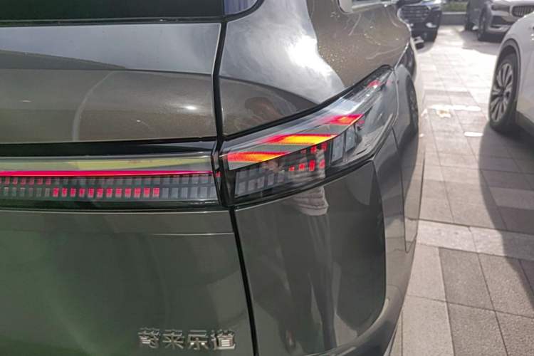 Used ONVO Luxeed L90 2025 Model—Max Six-Seater Version Right Rear Taillight