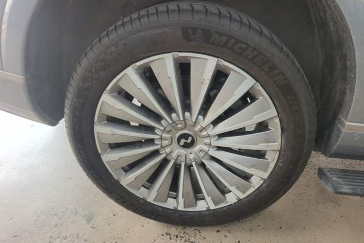 Used ONVO Luxeed L90 2025 Model Ultra Six-Seater 60-degree Battery Edition Right Rear Wheel Hub