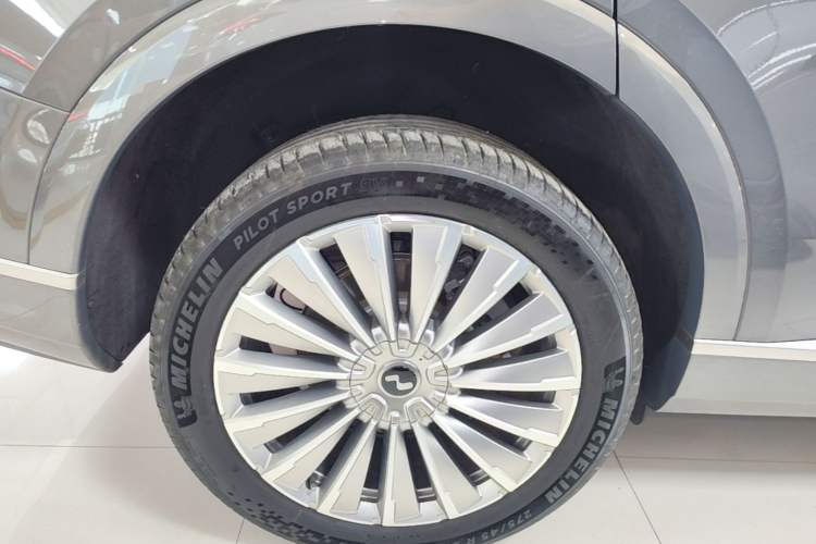 Used ONVO Luxeed L90 2025 Model Max Six-Seater 60-degree Battery Edition Right Rear Wheel Hub