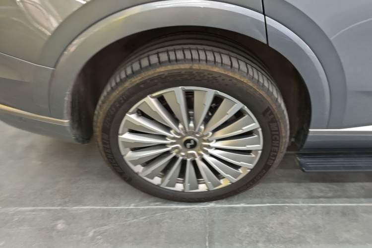 Used ONVO Luxeed L90 2025 Model—Max Six-Seater Version Right Rear Wheel Hub