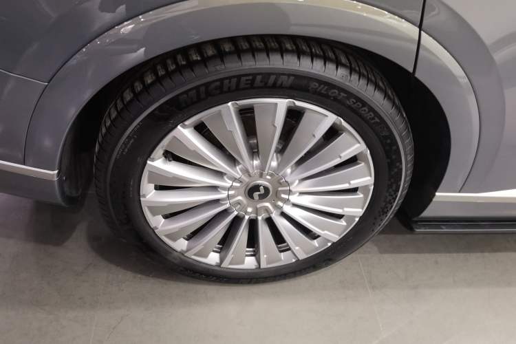 Used ONVO Luxeed L90 2025 Model—Ultra Six-Seater Version Right Rear Wheel Hub