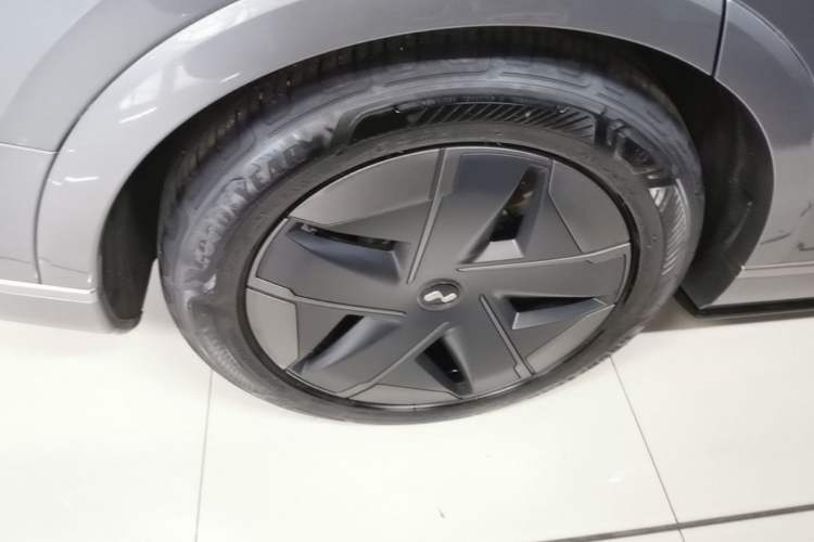 Used ONVO Luxeed L90 2025 Model—Max Six-Seater Version Right Rear Wheel Hub