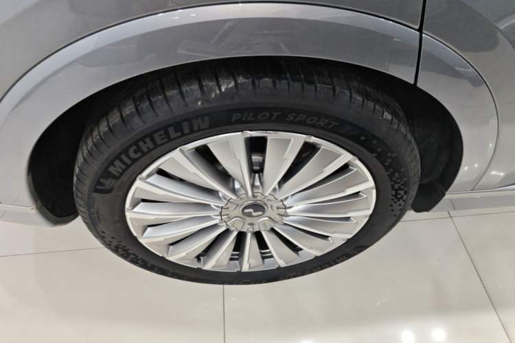 Used ONVO Luxeed L90 2025 Model—Ultra Six-Seater Version Right Rear Wheel Hub
