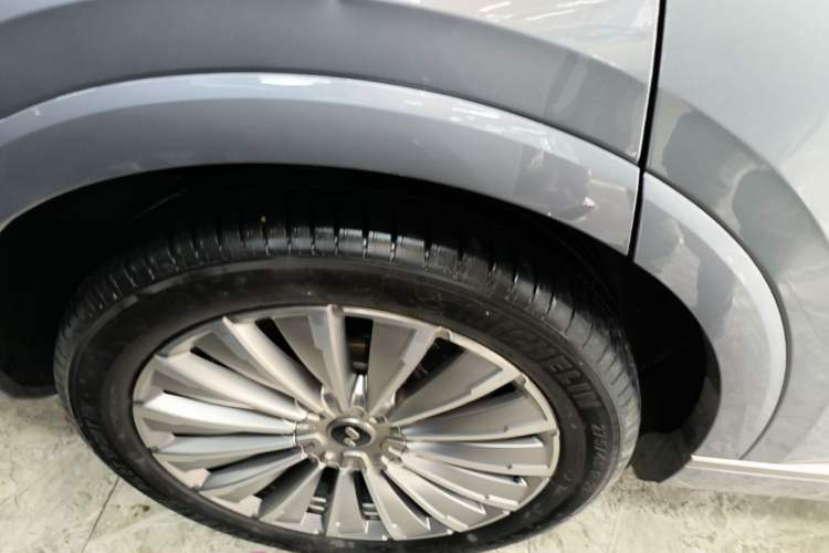 Used ONVO Luxeed L90 2025 Model—Max Six-Seater Version Right Rear Wheel Hub