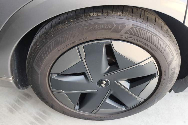 Used ONVO Luxeed L90 2025 Model Max Six-Seater 60-degree Battery Edition Right Rear Wheel Hub