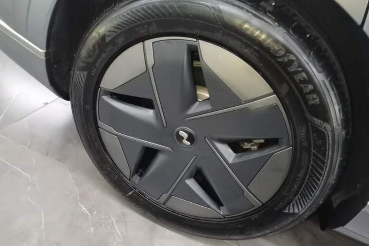 Used ONVO Luxeed L90 2025 Model Max Six-Seater 60-degree Battery Edition Right Rear Wheel Hub