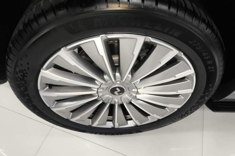 Used ONVO Luxeed L90 2025 Model—Max Six-Seater Version Right Rear Wheel Hub