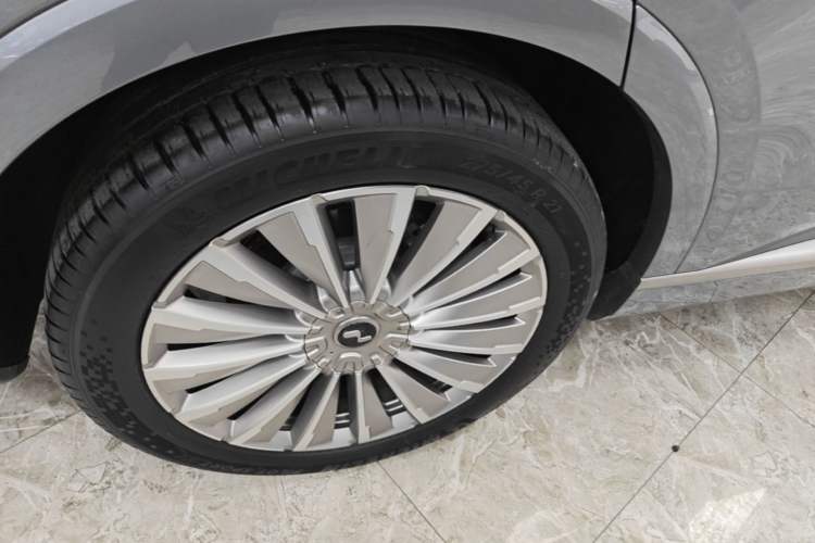 Used ONVO Luxeed L90 2025 Model—Max Six-Seater Version Right Rear Wheel Hub