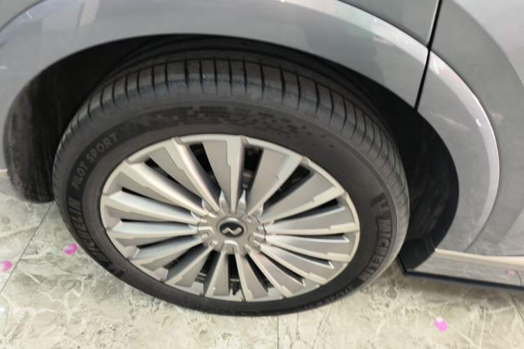 Used ONVO Luxeed L90 2025 Model—Ultra Six-Seater Version Right Rear Wheel Hub