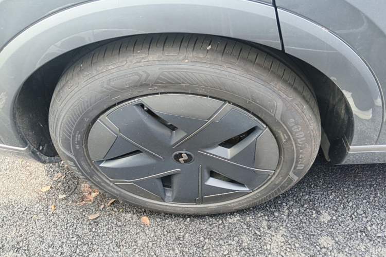 Used ONVO Luxeed L90 2025 Model—Max Six-Seater Version Right Rear Wheel Hub