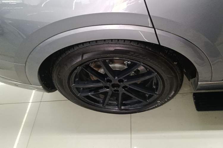Used ONVO Luxeed L90 2025 Model—Ultra Six-Seater Version Right Rear Wheel Hub