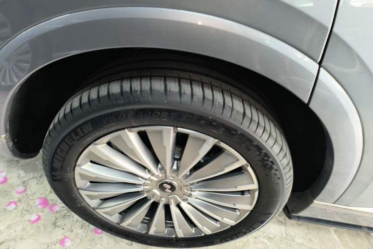 Used ONVO Luxeed L90 2025 Model—Max Six-Seater Version Right Rear Wheel Hub