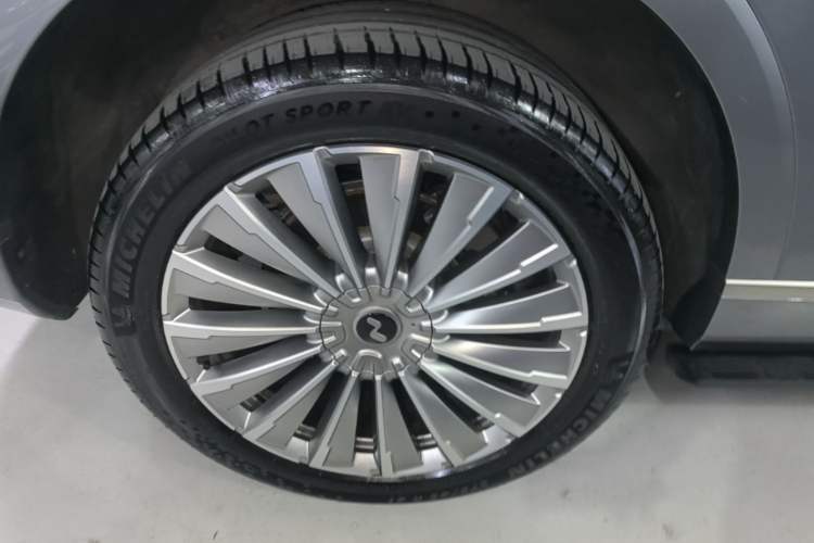 Used ONVO Luxeed L90 2025 Model—Max Six-Seater Version Right Rear Wheel Hub