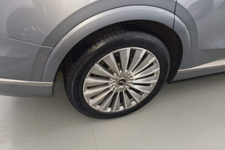 Used ONVO Luxeed L90 2025 Model—Ultra Six-Seater Version Right Rear Wheel Hub