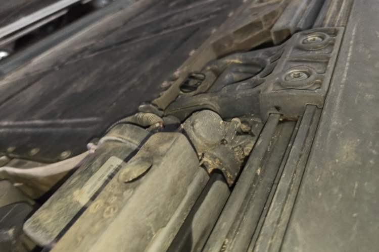 Used ONVO Luxeed L90 2025 Model Max Six-Seater 60-degree Battery Edition Right Side Sill