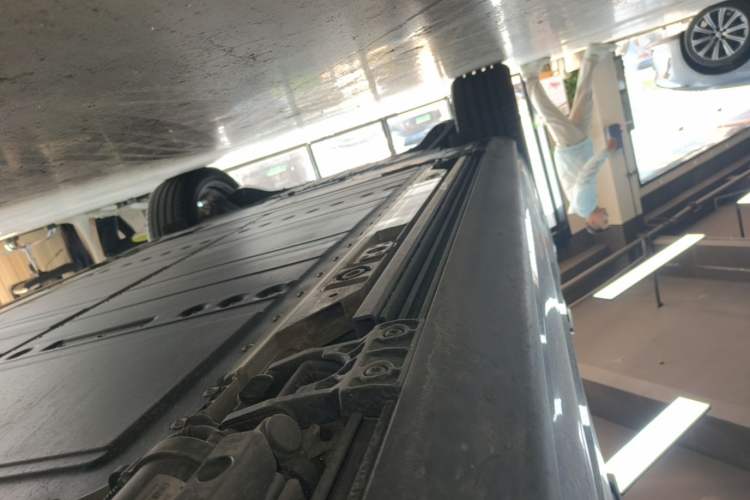 Used ONVO Luxeed L90 2025 Model Ultra Six-Seater 60-degree Battery Edition Right Side Sill