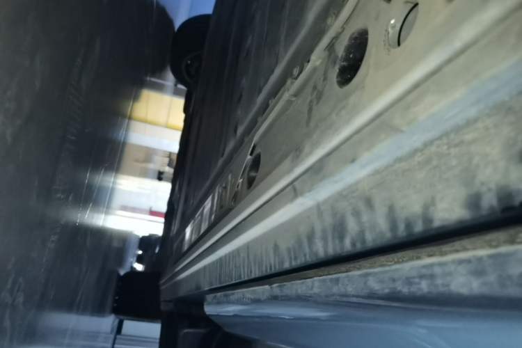 Used ONVO Luxeed L90 2025 Model—Ultra Six-Seater Version Right Side Sill