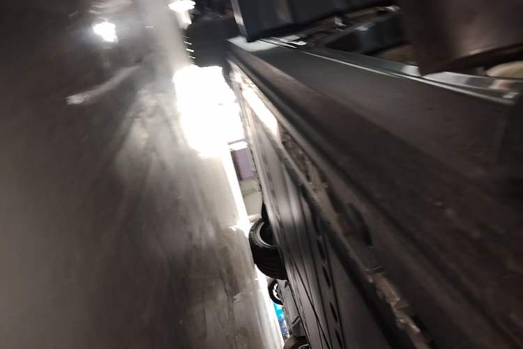 Used ONVO Luxeed L90 2025 Model—Max Six-Seater Version Right Side Sill