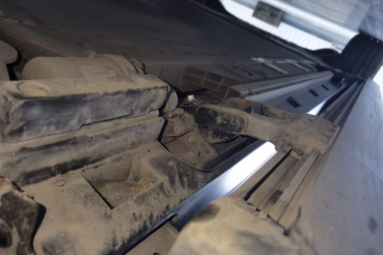 Used ONVO Luxeed L90 2025 Model—Max Six-Seater Version Right Side Sill