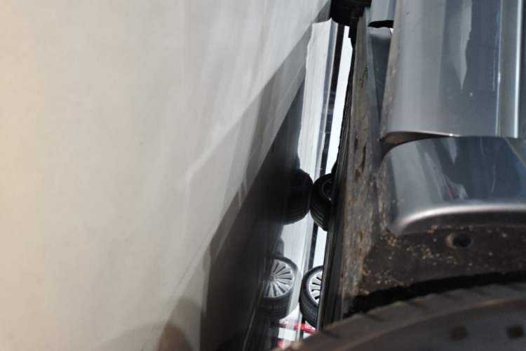 Used ONVO Luxeed L90 2025 Model—Ultra Six-Seater Version Right Side Sill