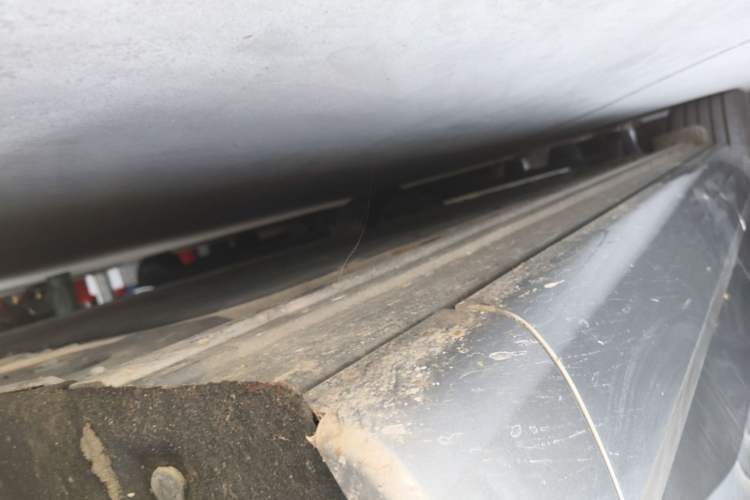 Used ONVO Luxeed L90 2025 Model Max Six-Seater 60-degree Battery Edition Right Side Sill