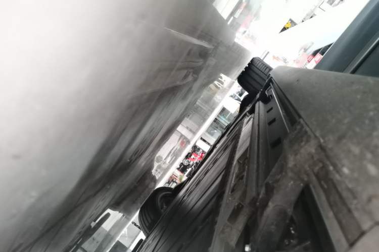 Used ONVO Luxeed L90 2025 Model—Ultra Six-Seater Version Right Side Sill