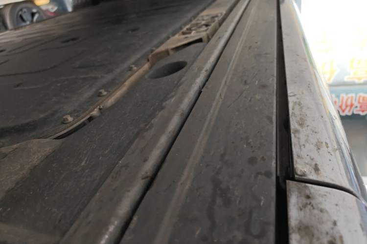 Used ONVO Luxeed L90 2025 Model—Max Six-Seater Version Right Side Sill