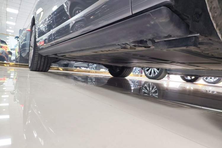 Used ONVO Luxeed L90 2025 Model Ultra Six-Seater 60-degree Battery Edition Right Side Sill